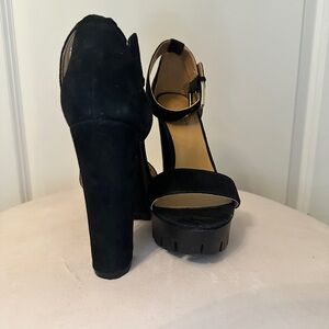 Chic Black Platform Sandals with Ankle Strap